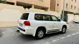 Landcruiser 2014 GXR V6 with regular Toyota service  –  Excellent Condition